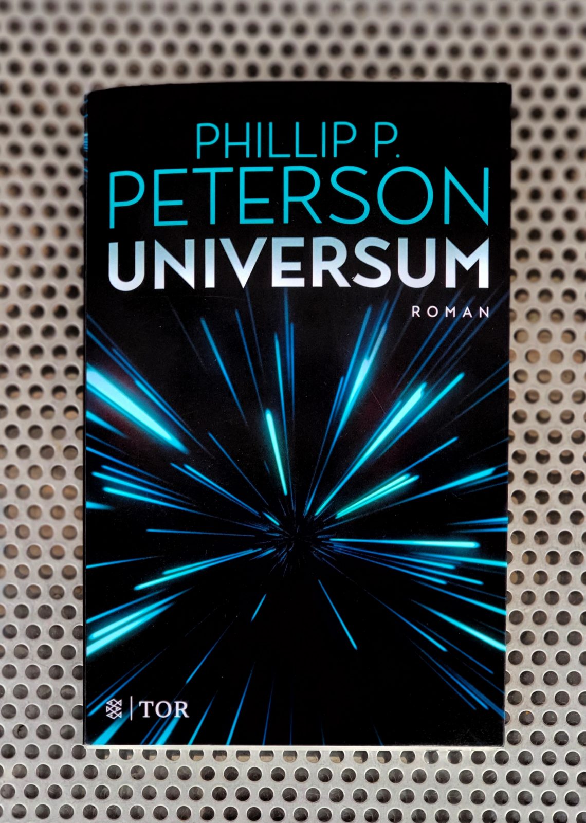 Universum Phillip P. Peterson